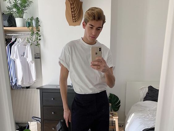 Tuck oversized t-shirt into Your Trouser
