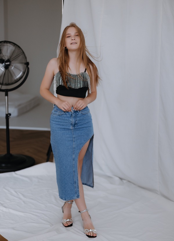 Denim Skirt Outfit Ideas for women